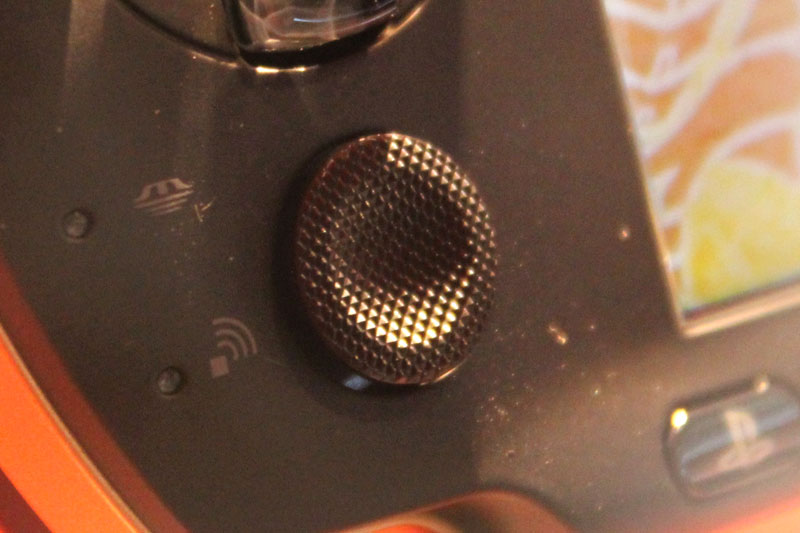 Illustration for article titled Let's Get A Good Look At The PSP's New Analog Stick